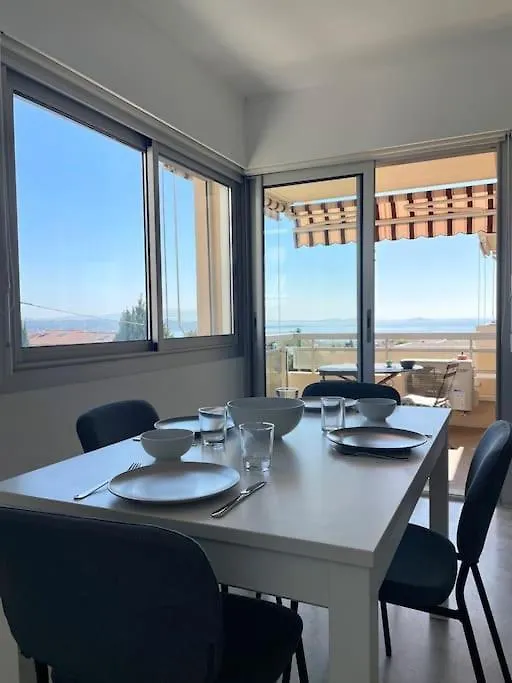 Apartment Tout Proche Gare Et Port, Vue Mer, Clim Et Parking Bandol