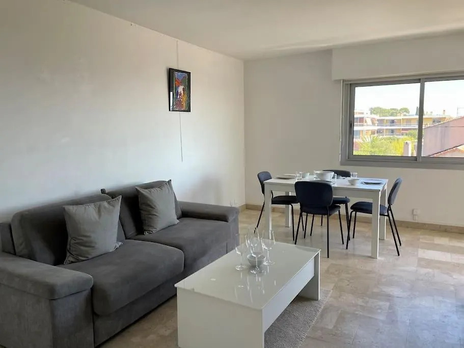 Apartment Tout Proche Gare Et Port, Vue Mer, Clim Et Parking Bandol