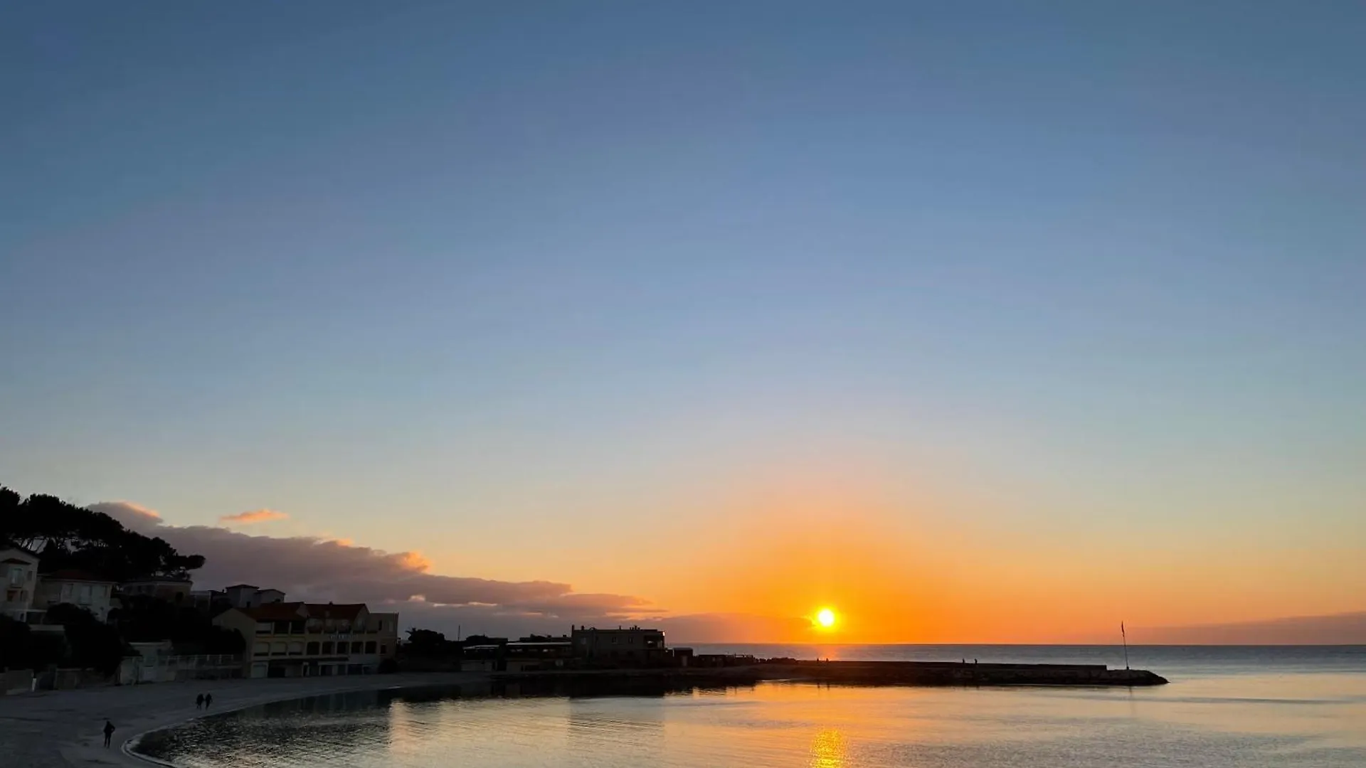 Apartment Tout Proche Gare Et Port, Vue Mer, Clim Et Parking Bandol