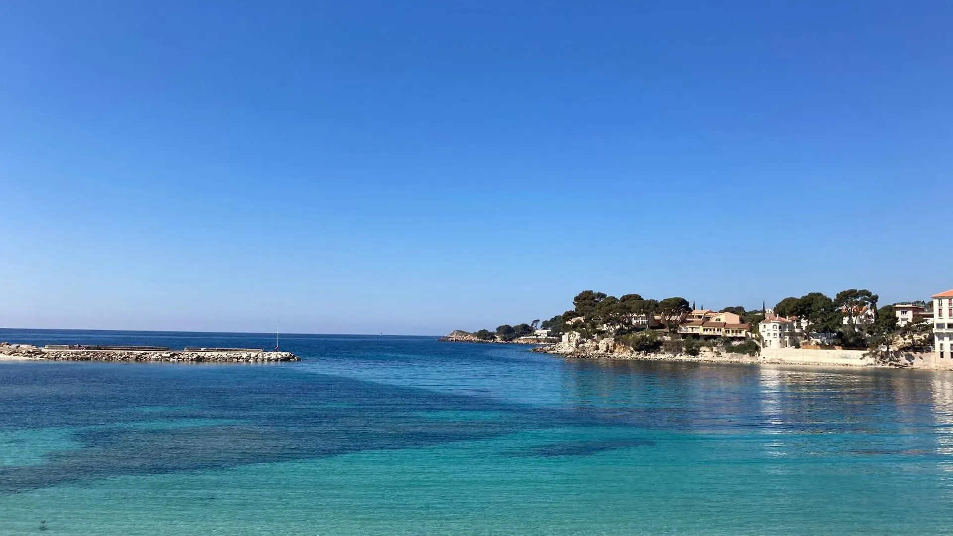 Tout Proche Gare Et Port, Vue Mer, Clim Et Parking Bandol France